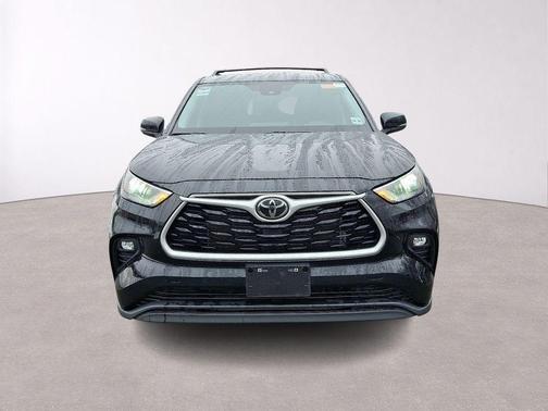 Midnight Black Metallic 2023 Toyota Highlander LE