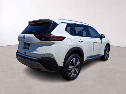 White 2022 Nissan Rogue SL