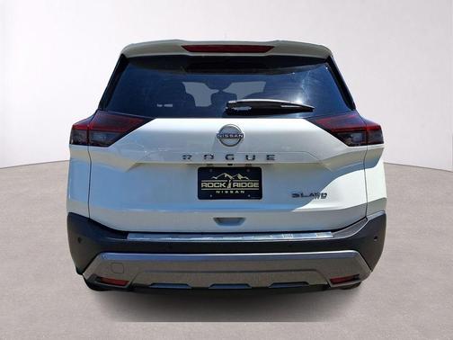White 2022 Nissan Rogue SL