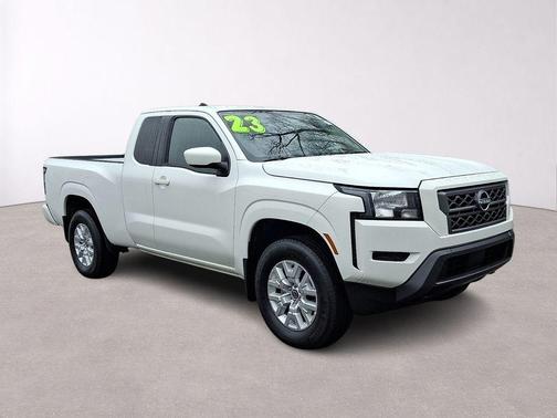 Glacier White 2023 Nissan Frontier SV