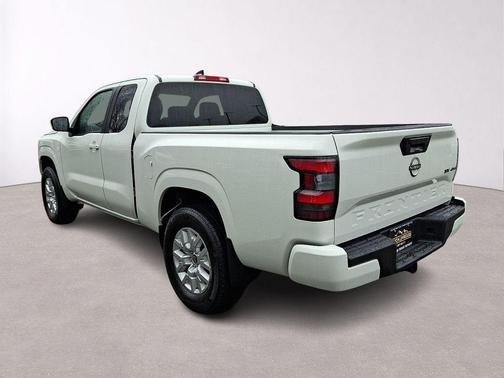 Glacier White 2023 Nissan Frontier SV