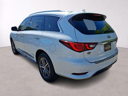 White 2018 INFINITI QX60 Base