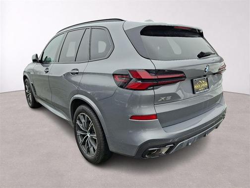 Gray Metallic 2025 BMW X5 xDrive40i