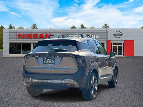 Canyon Bronze M 2026 Nissan Kicks SR