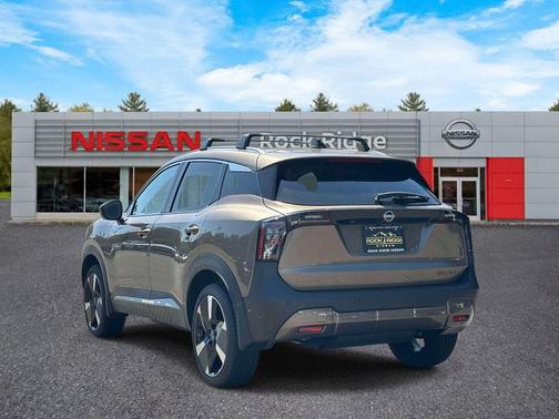 Canyon Bronze M 2026 Nissan Kicks SR