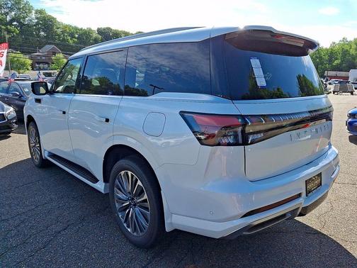Radiant White 2026 INFINITI QX80 Luxe