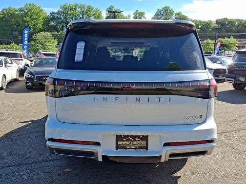 Radiant White 2026 INFINITI QX80 Luxe