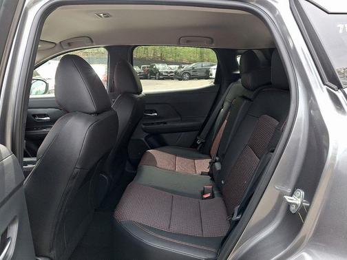2t Gun Red Roof 2026 Nissan Kicks SR