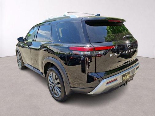 Black 2024 Nissan Pathfinder SL