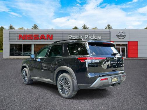 Everest White P 2026 Nissan Pathfinder SL