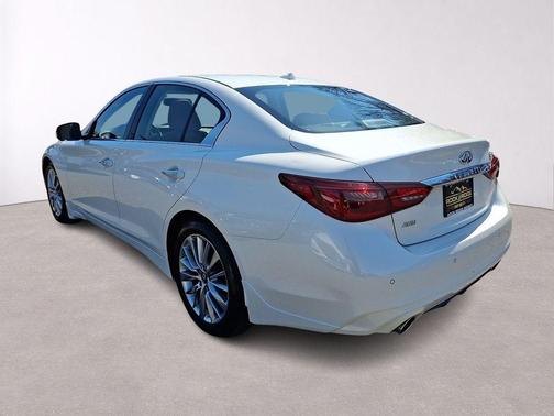 2023 INFINITI Q50 LUXE