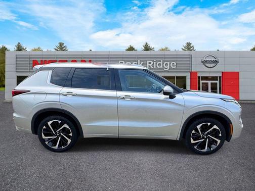 Alloy Silver Metallic 2022 Mitsubishi Outlander SEL