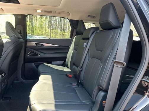 Diamond Black 2026 INFINITI QX60 Luxe