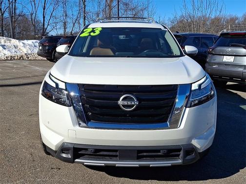 2023 Nissan Pathfinder Platinum