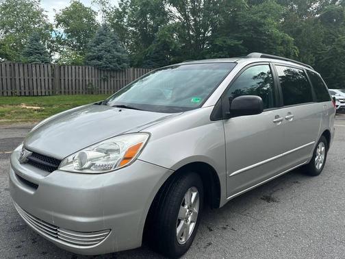 2004 Toyota Sienna LE