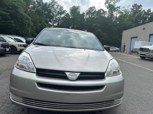 2004 Toyota Sienna LE