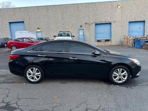 2011 Hyundai SONATA Limited