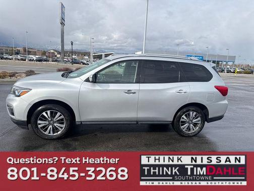 2019 Nissan Pathfinder SV