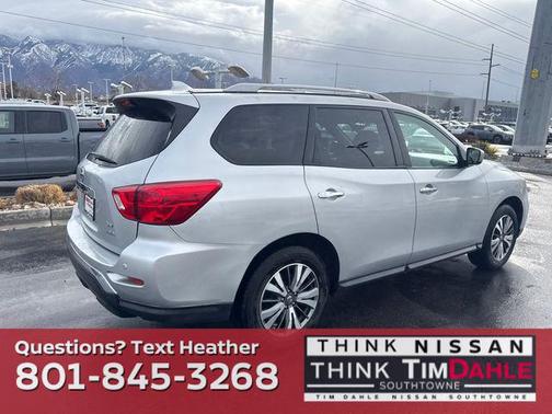 2019 Nissan Pathfinder SV