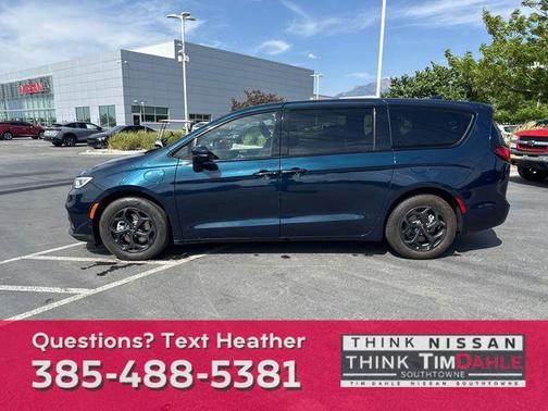2022 Chrysler Pacifica Hybrid Touring L