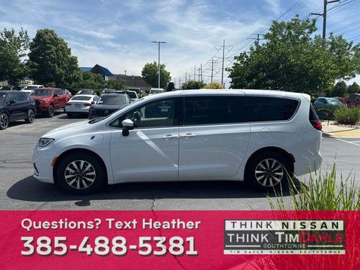 2023 Chrysler Pacifica Hybrid Touring L
