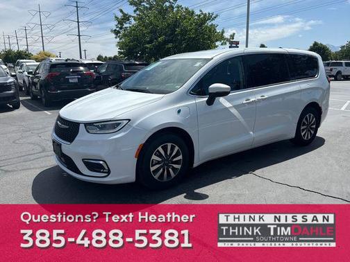 2023 Chrysler Pacifica Hybrid Touring L