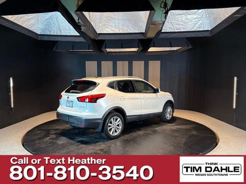 Pearl White 2017 Nissan Rogue Sport SV