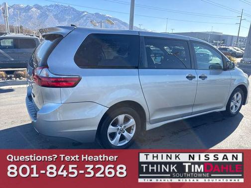 2020 Toyota Sienna SE