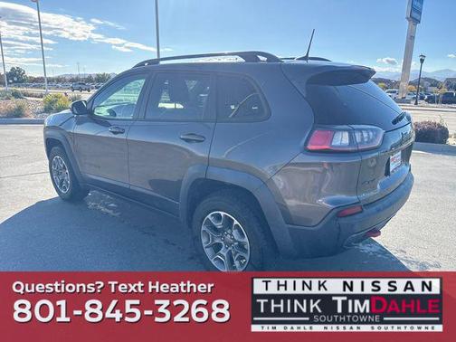 Granite Crystal Metallic Clearcoat 2020 Jeep Cherokee Trailhawk