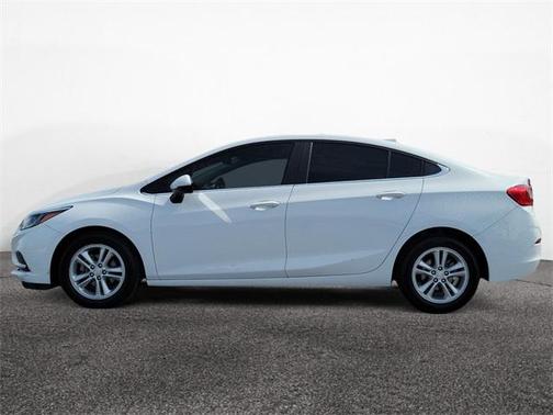 Summit White 2018 Chevrolet Cruze LT