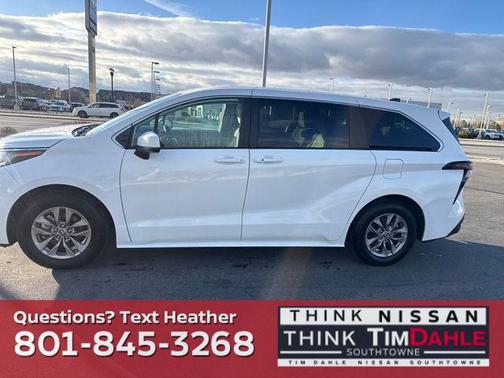 2023 Toyota Sienna LE