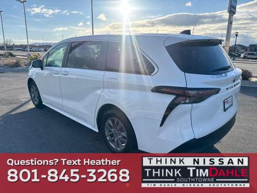 2023 Toyota Sienna LE