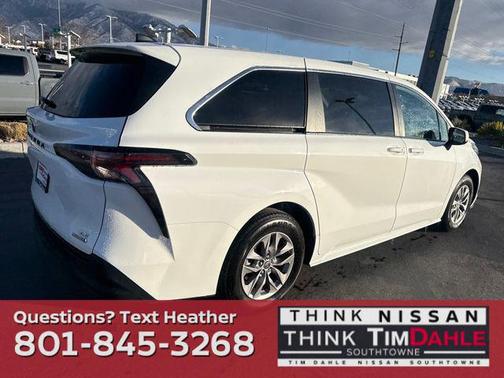 2023 Toyota Sienna LE