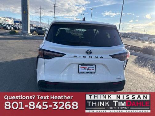 2023 Toyota Sienna LE