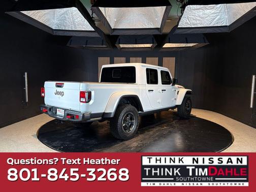 Bright White Clearcoat 2023 Jeep Gladiator Rubicon