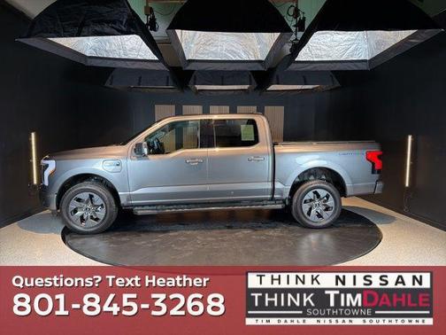 2025 Ford F-150 Lightning Flash
