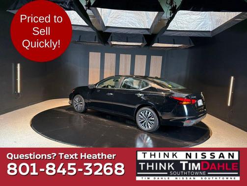 Super Black Clearcoat 2025 Nissan Altima 2.5 SV