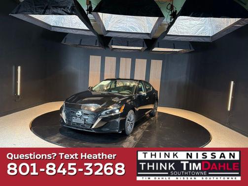 Super Black Clearcoat 2025 Nissan Altima 2.5 SV