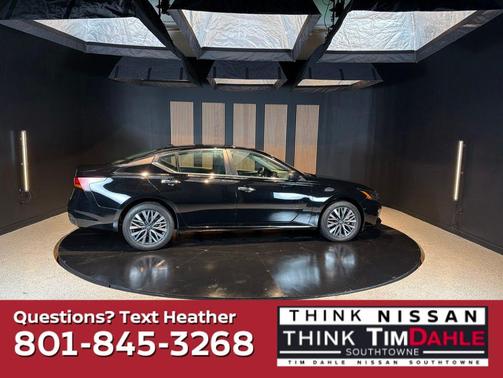 Super Black Clearcoat 2025 Nissan Altima 2.5 SV