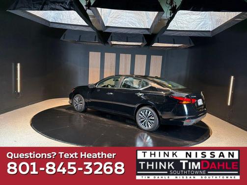 Super Black Clearcoat 2025 Nissan Altima 2.5 SV