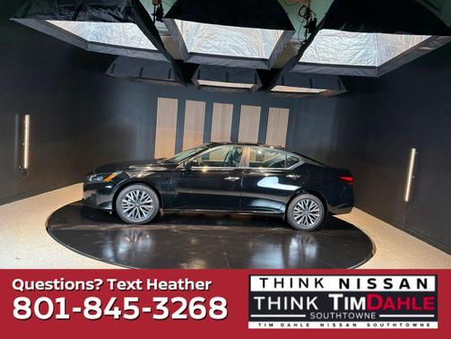 Super Black Clearcoat 2025 Nissan Altima 2.5 SV