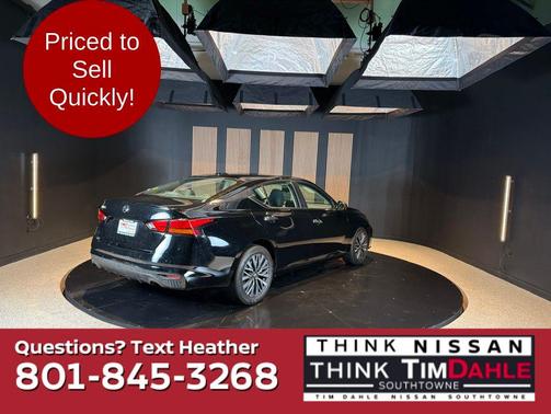 Super Black Clearcoat 2025 Nissan Altima 2.5 SV