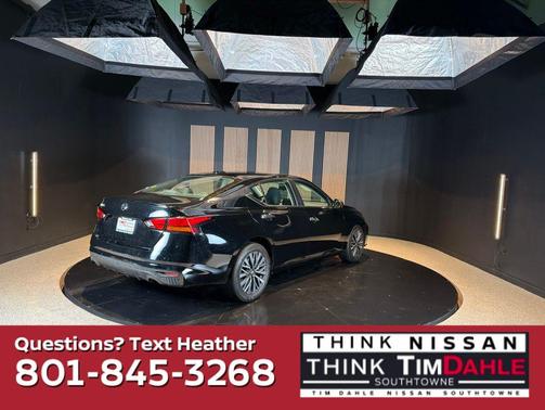 Super Black Clearcoat 2025 Nissan Altima 2.5 SV