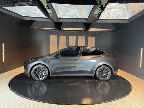 2024 Tesla Model Y Long Range Dual Motor All-Wheel Drive