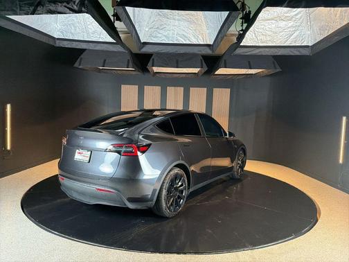 2024 Tesla Model Y Long Range Dual Motor All-Wheel Drive