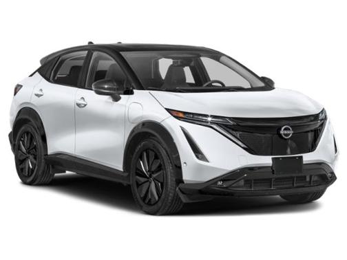 Everest White Pearl Tricoat/Black Diamond Pearl 2024 Nissan ARIYA PLATINUM+