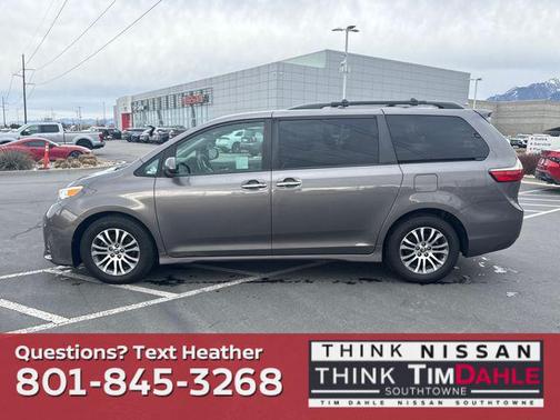 2020 Toyota Sienna XLE