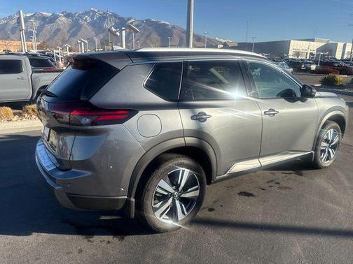 2024 Nissan Rogue SL