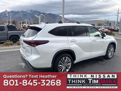 2024 Toyota Highlander Hybrid Platinum