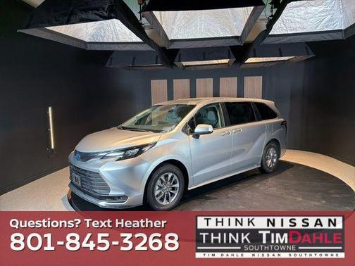 2024 Toyota Sienna LE